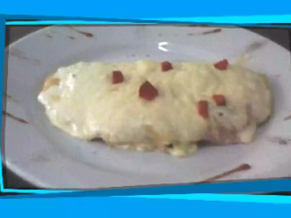 Pechuga de pollo al horno con queso y jamón al vino rosado