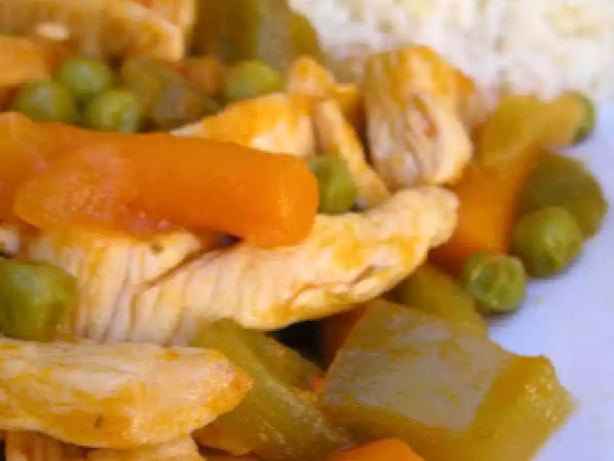 Pechuga de pollo en salsa con verduras - foto 2