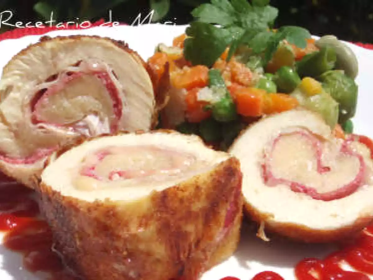 Pechuga de pollo rellena de jamón, queso y salchichón