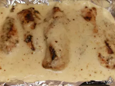 Pechugas de pollo al horno en salsa - Receta Petitchef