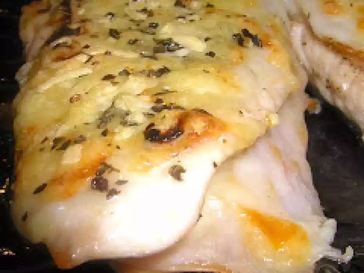 Pechugas rellenas de jamón y queso gratinadas.