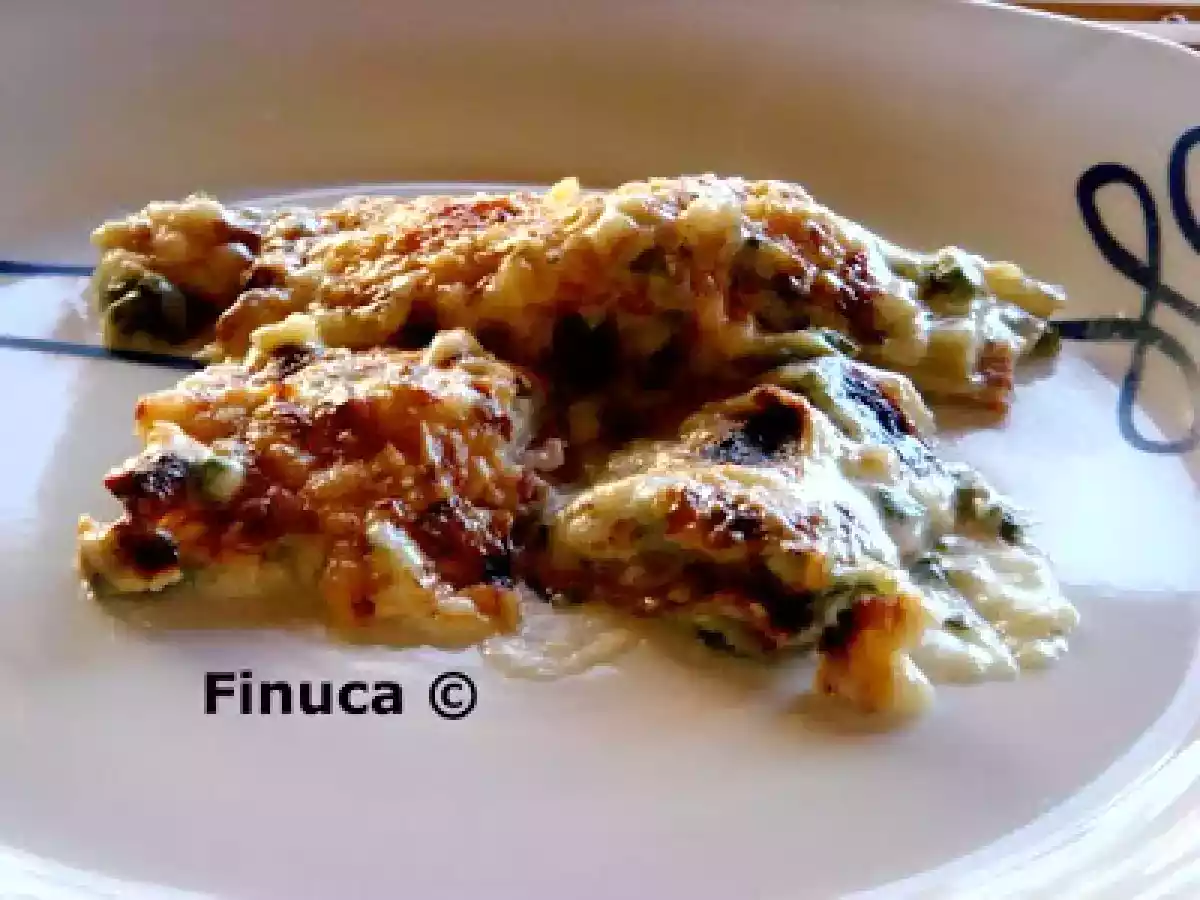 Pencas de acelgas rellenas de jamón con bechamel