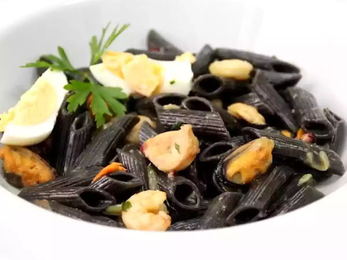 Penne negro de sepia con frutos del mar