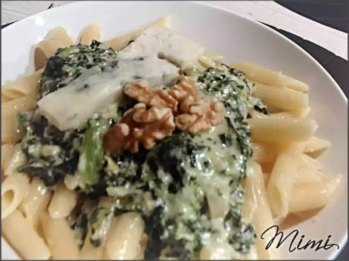 Penne rigate con crema de gorgonzola y espinacas