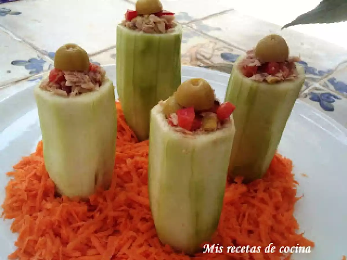 Pepinos rellenos de atún