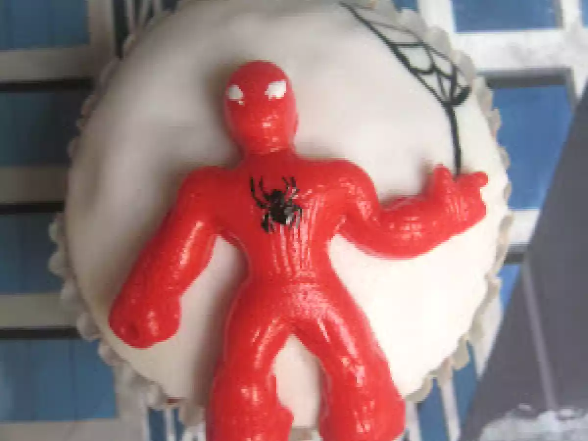 Pescado blanco en salsa de calabacín y cupcakes fondant para Álvaro