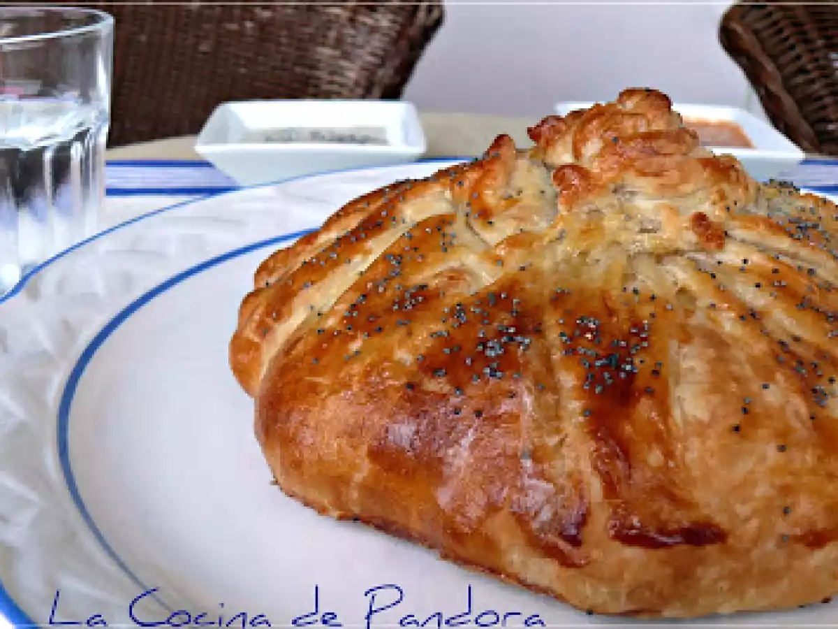 PESCADO RELLENO EN HATILLO DE HOJALDRE