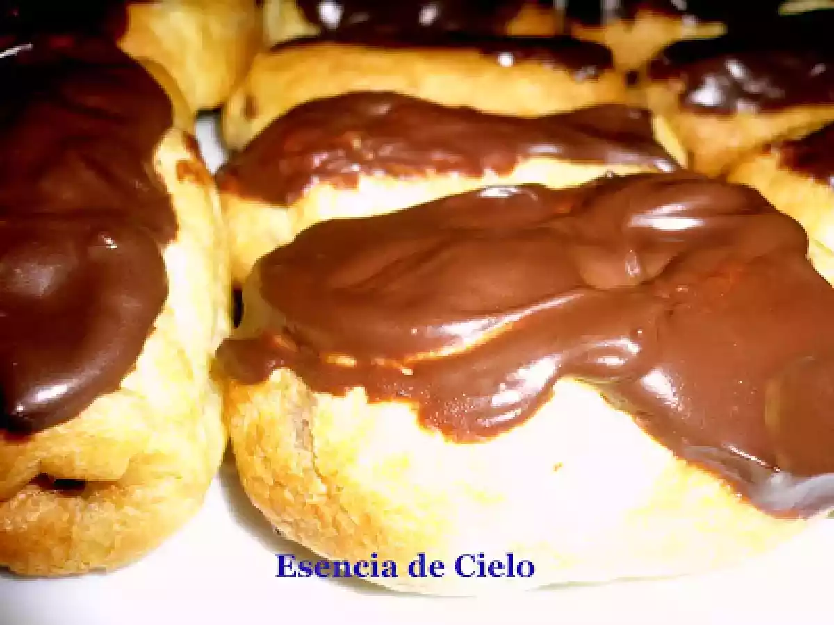 Petit Choux rellenos de crema de chocolate