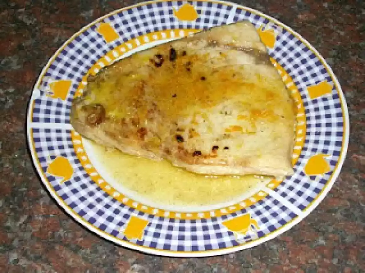 PEZ ESPADA O EMPERADOR CON SALSA DE NARANJA