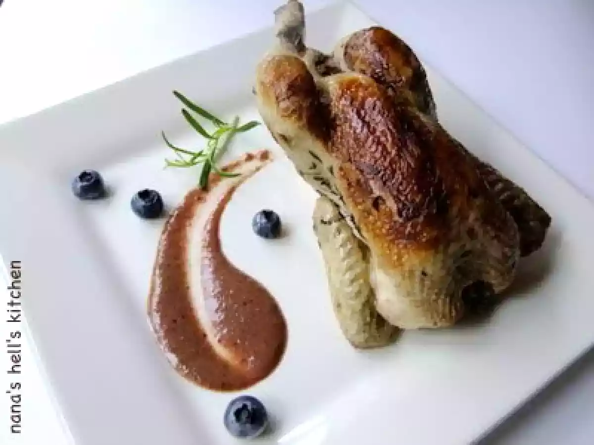 Picantón con salsa de arándanos