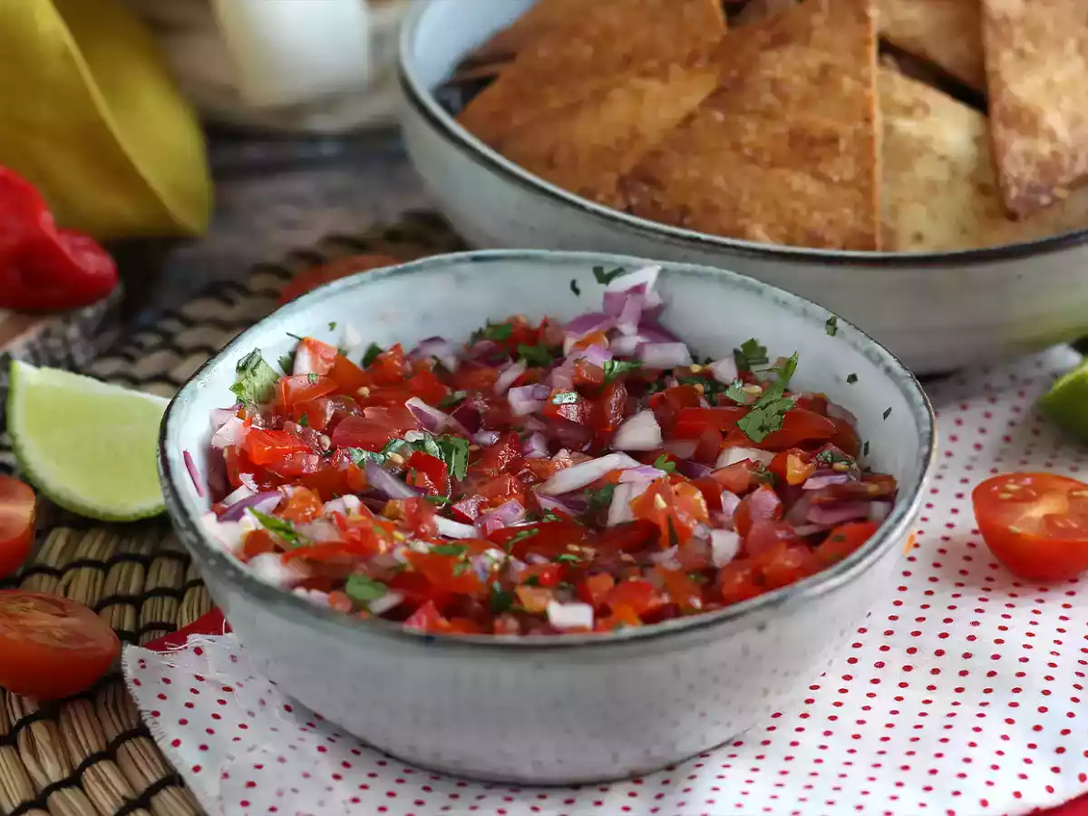 Pico de gallo con totopos o nachos caseros - foto 3