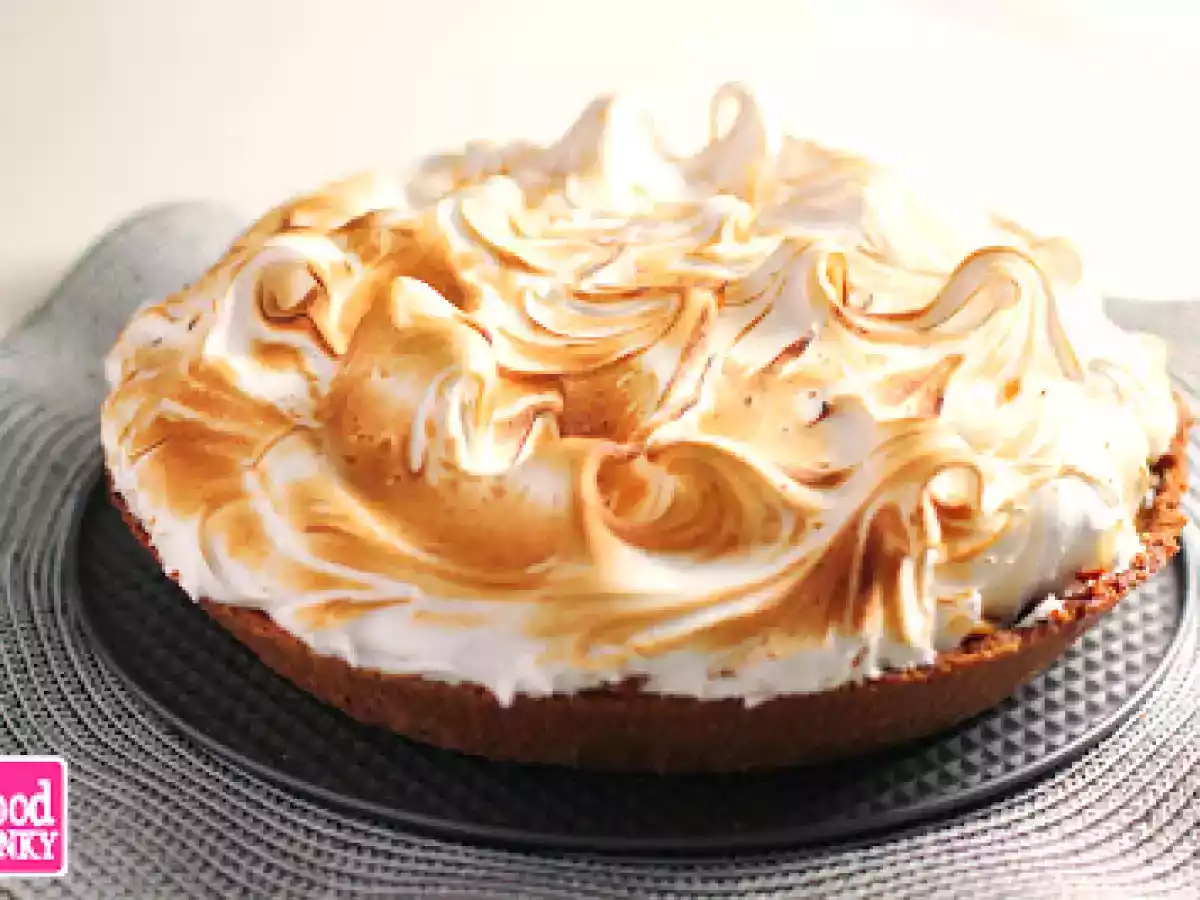 Pie de pera caramelizada y merengue suizo