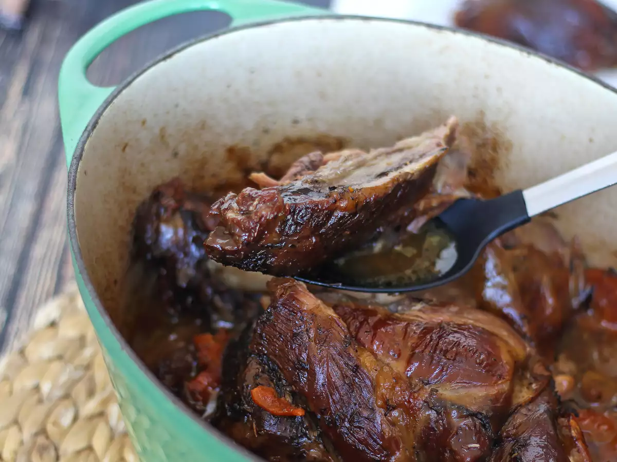 Pierna de cordero cocinada durante 7 horas: melosidad perfecta y un sabor inolvidable - foto 4