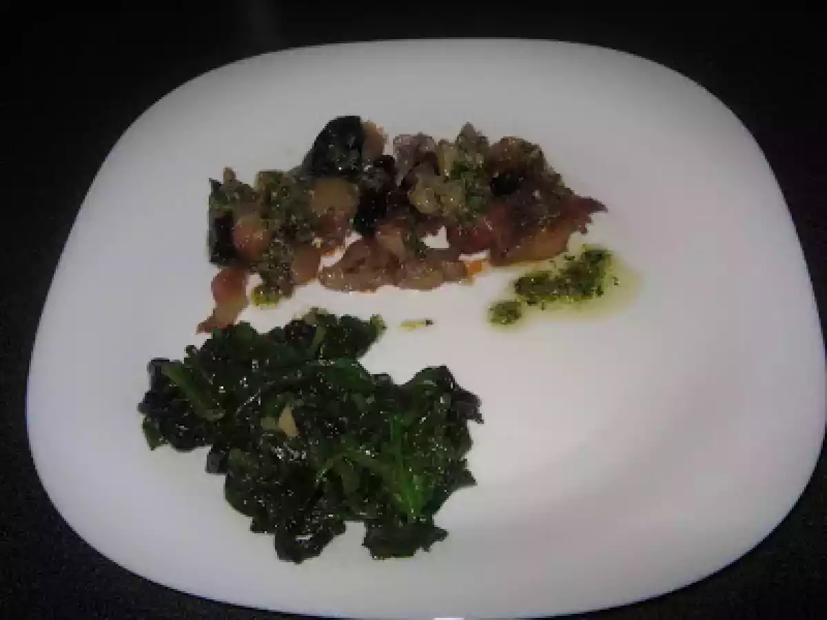 Pies de cerdo con butifarra negra