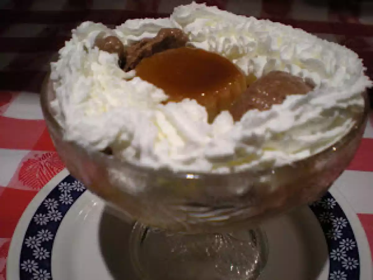 Pijama: flan casero, helado, nata montada y frutas en almíbar - foto 2