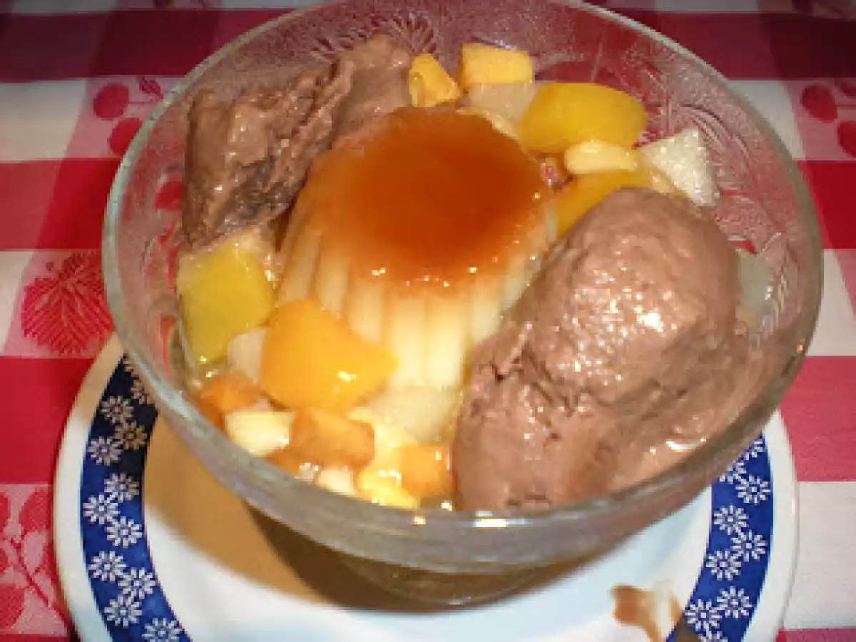 Pijama: flan casero, helado, nata montada y frutas en almíbar - foto 3