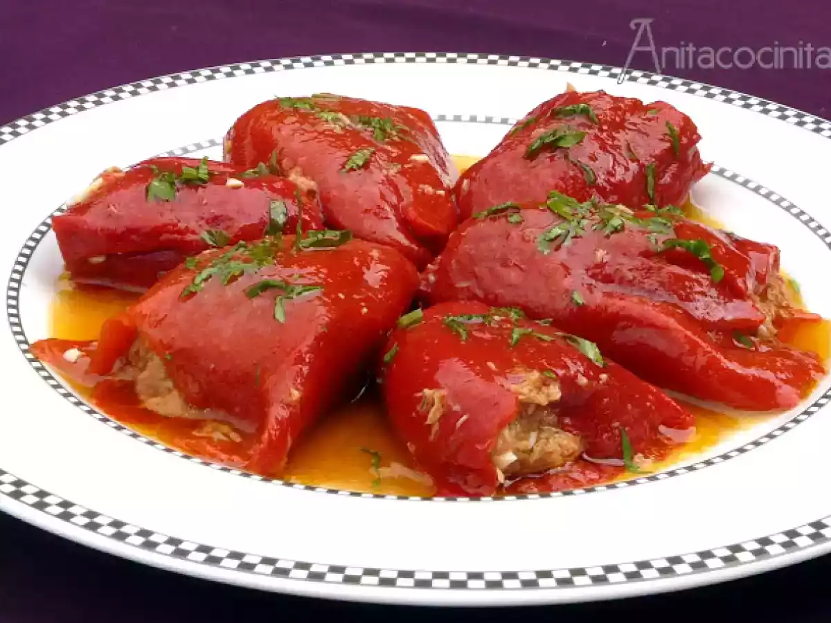Pimientos de piquillo rellenos de atún