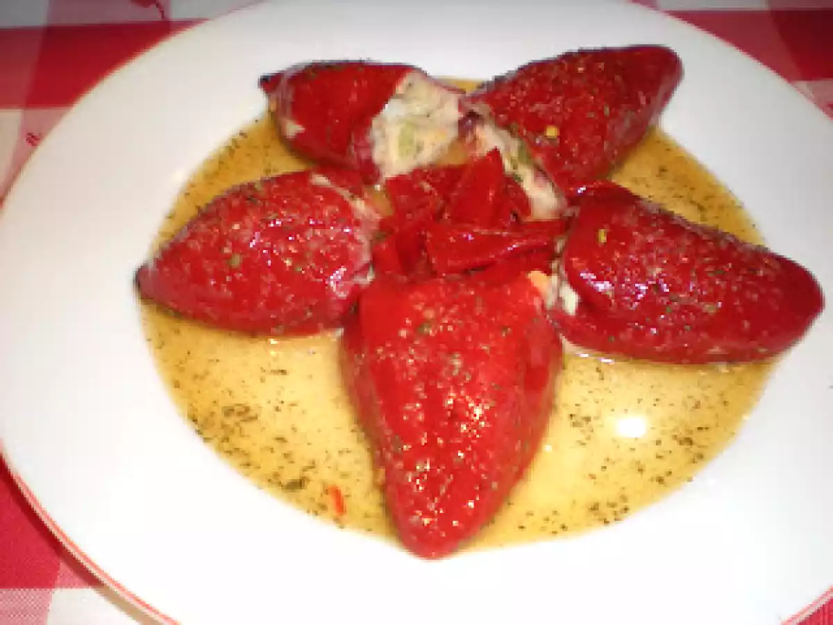 Pimientos del piquillo rellenos con ensaladilla rusa (mayonesa sin huevo)