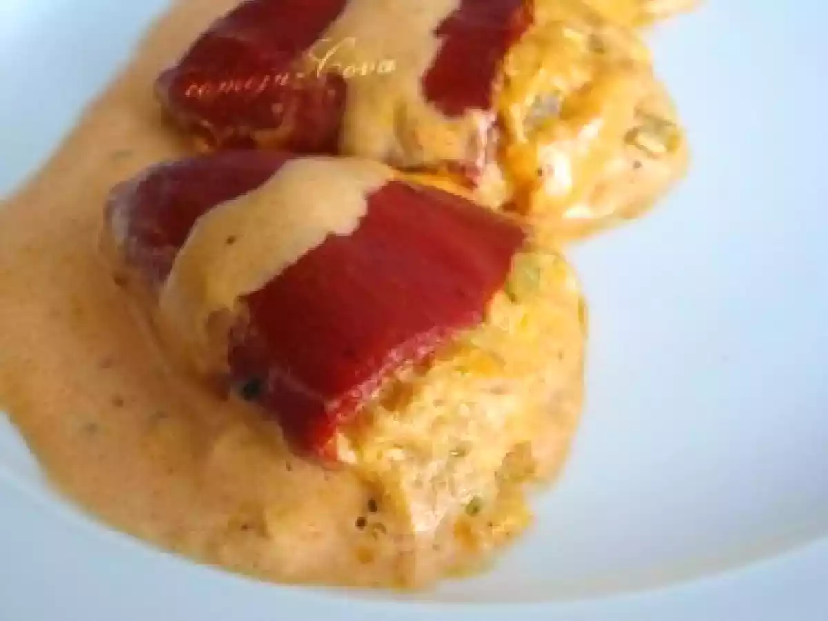 Pimientos del piquillo rellenos de atún