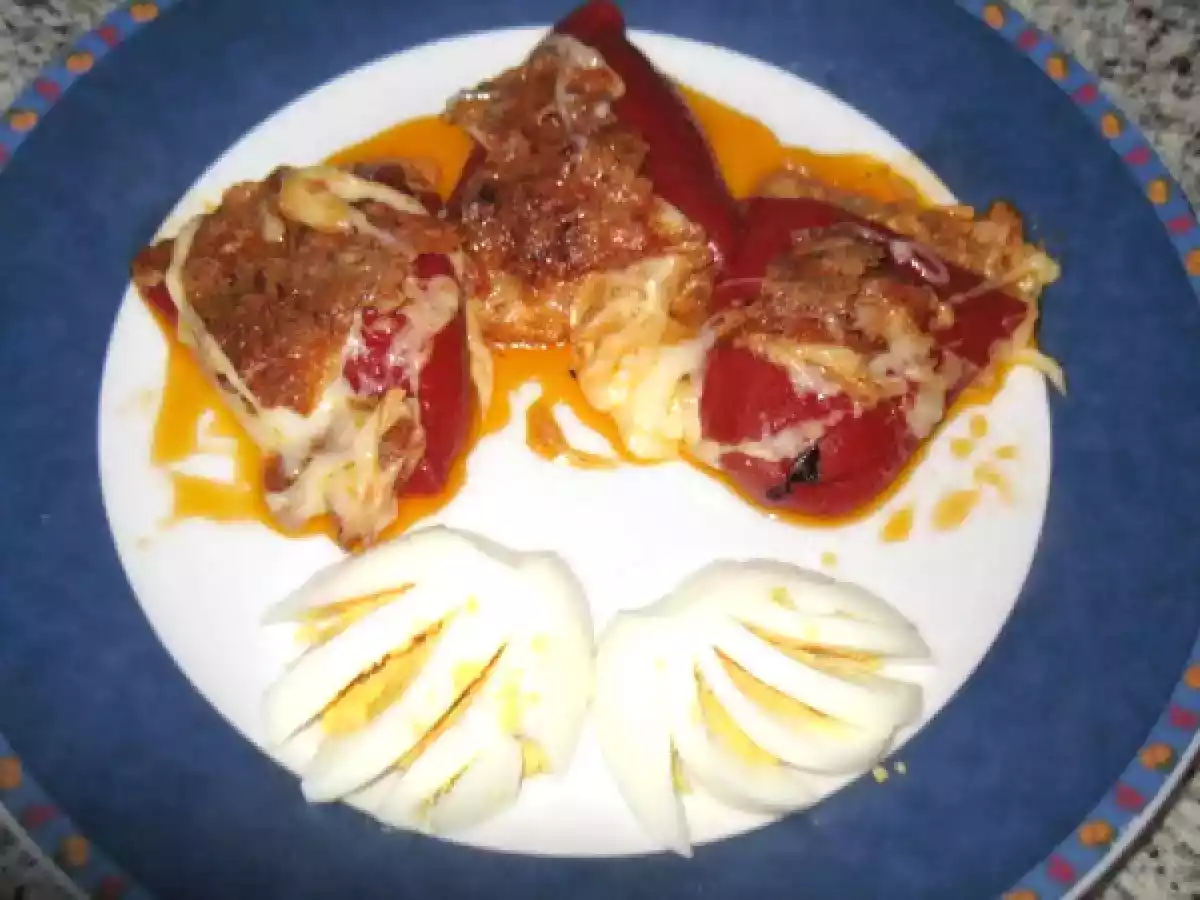 Pimientos del piquillo rellenos de bonito del norte