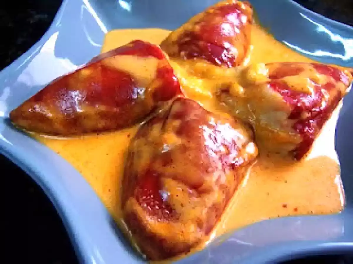 Pimientos del piquillo rellenos de merluza y gambas