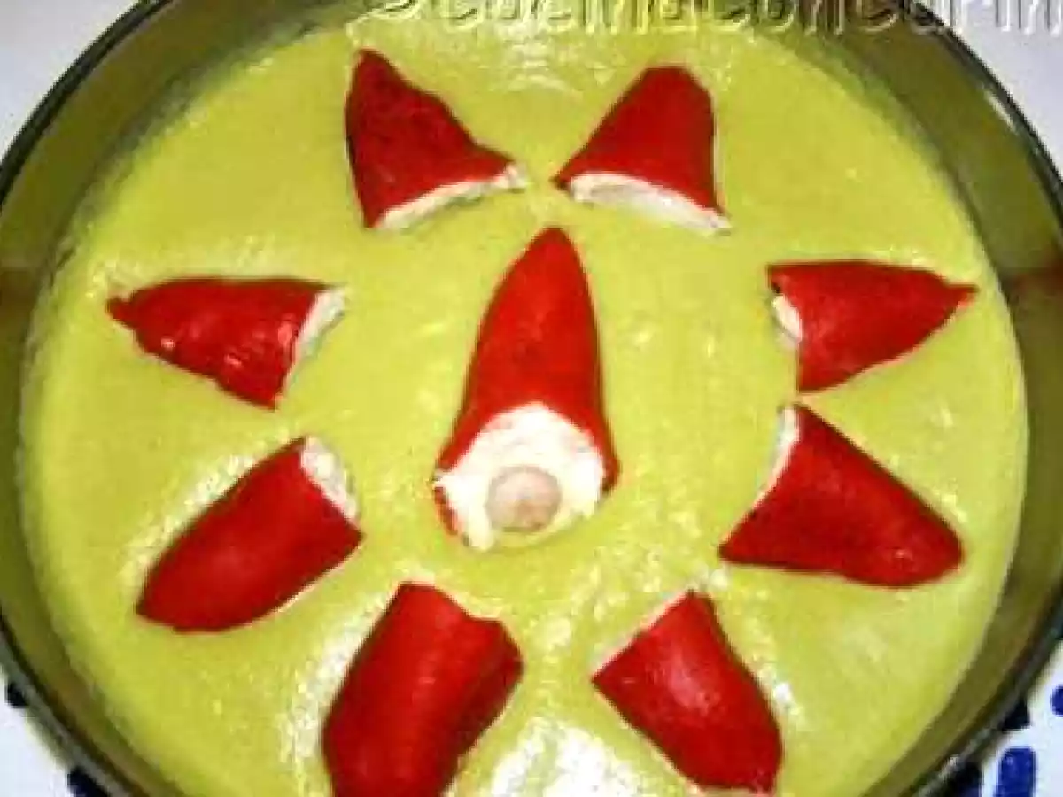 Pimientos del Piquillo Rellenos de Raya en Salsa de Pimiento Ver