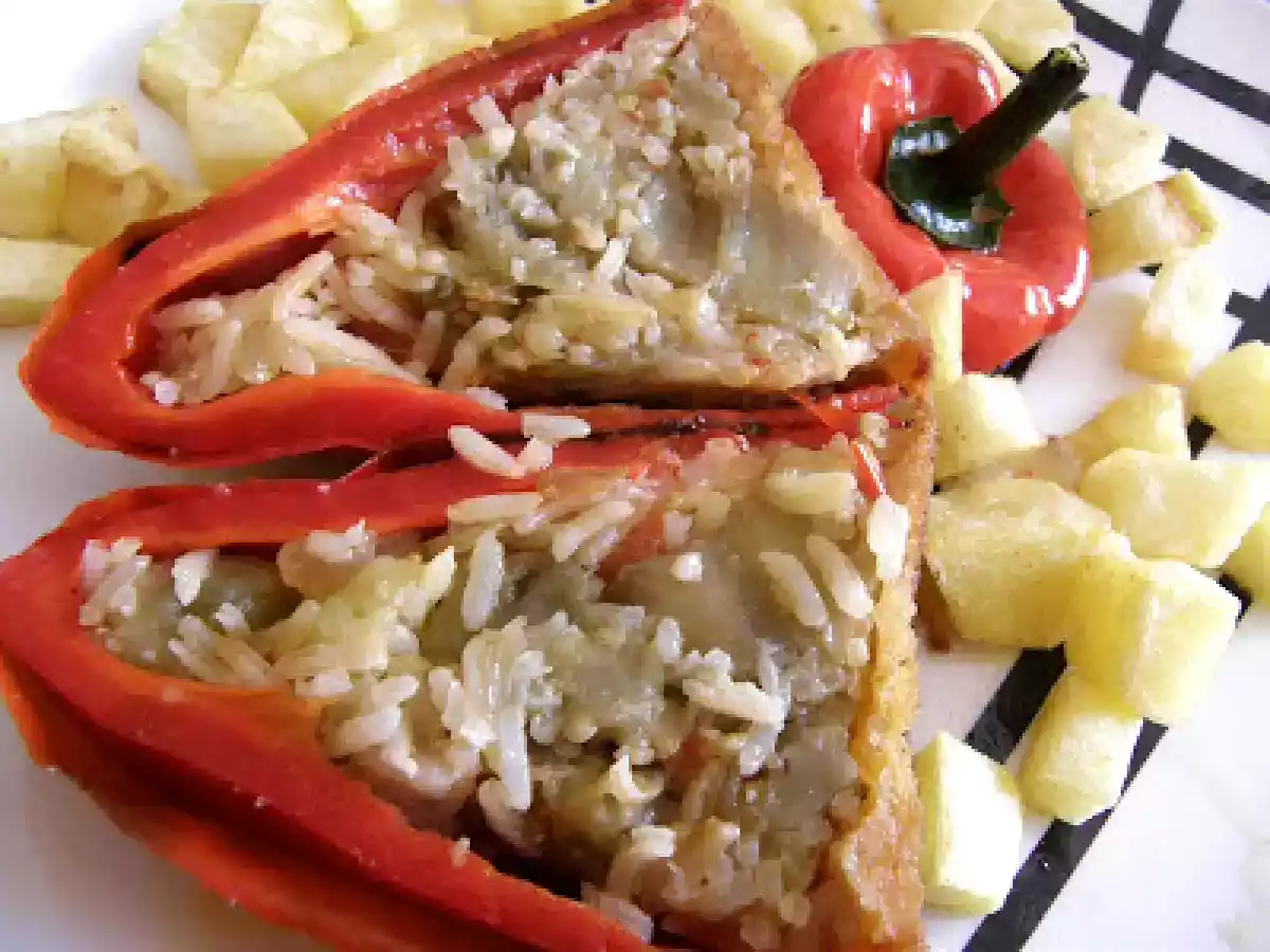 Pimientos fritos rellenos de berenjenas y arroz. - foto 2