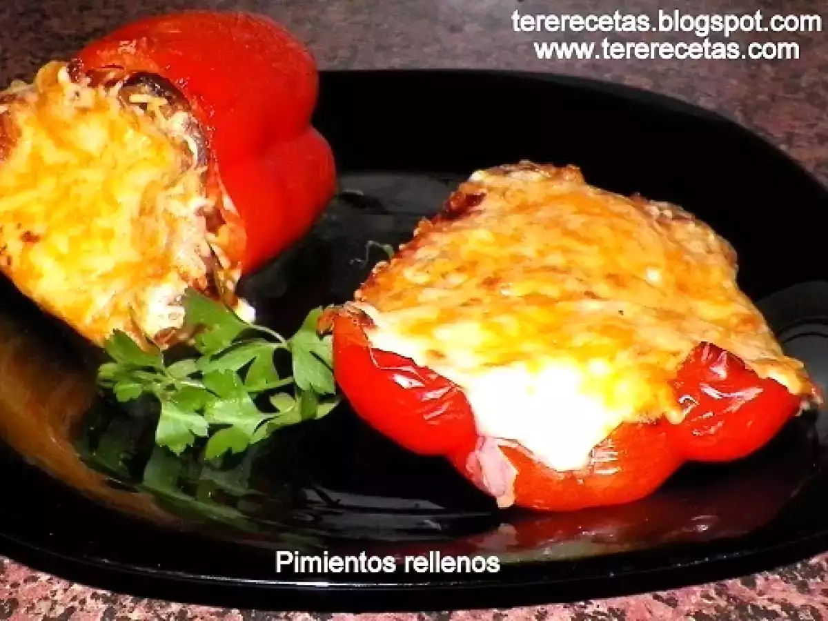 Pimientos rellenos con carne picada o molida.