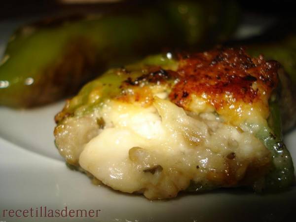 Pimientos rellenos de berenjena y queso