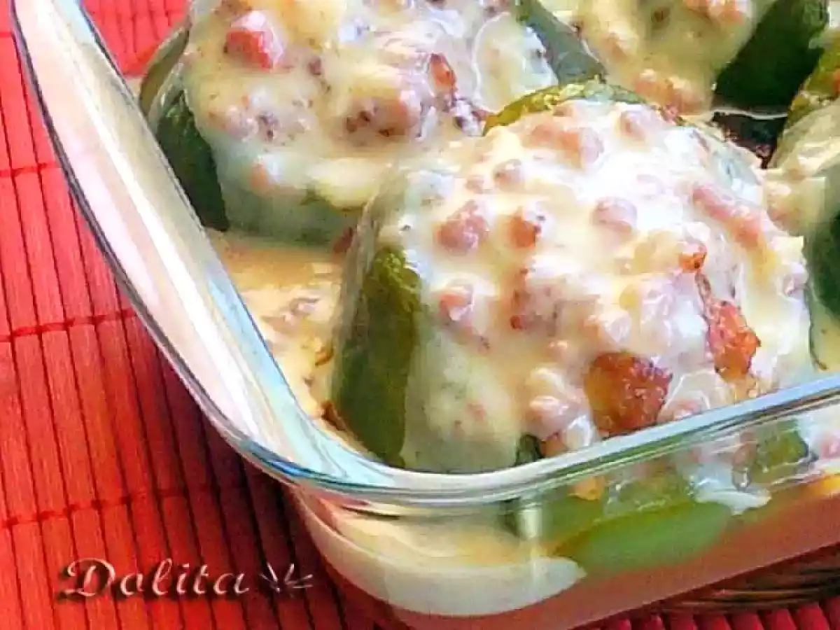 Pimientos rellenos de carne con bechamel