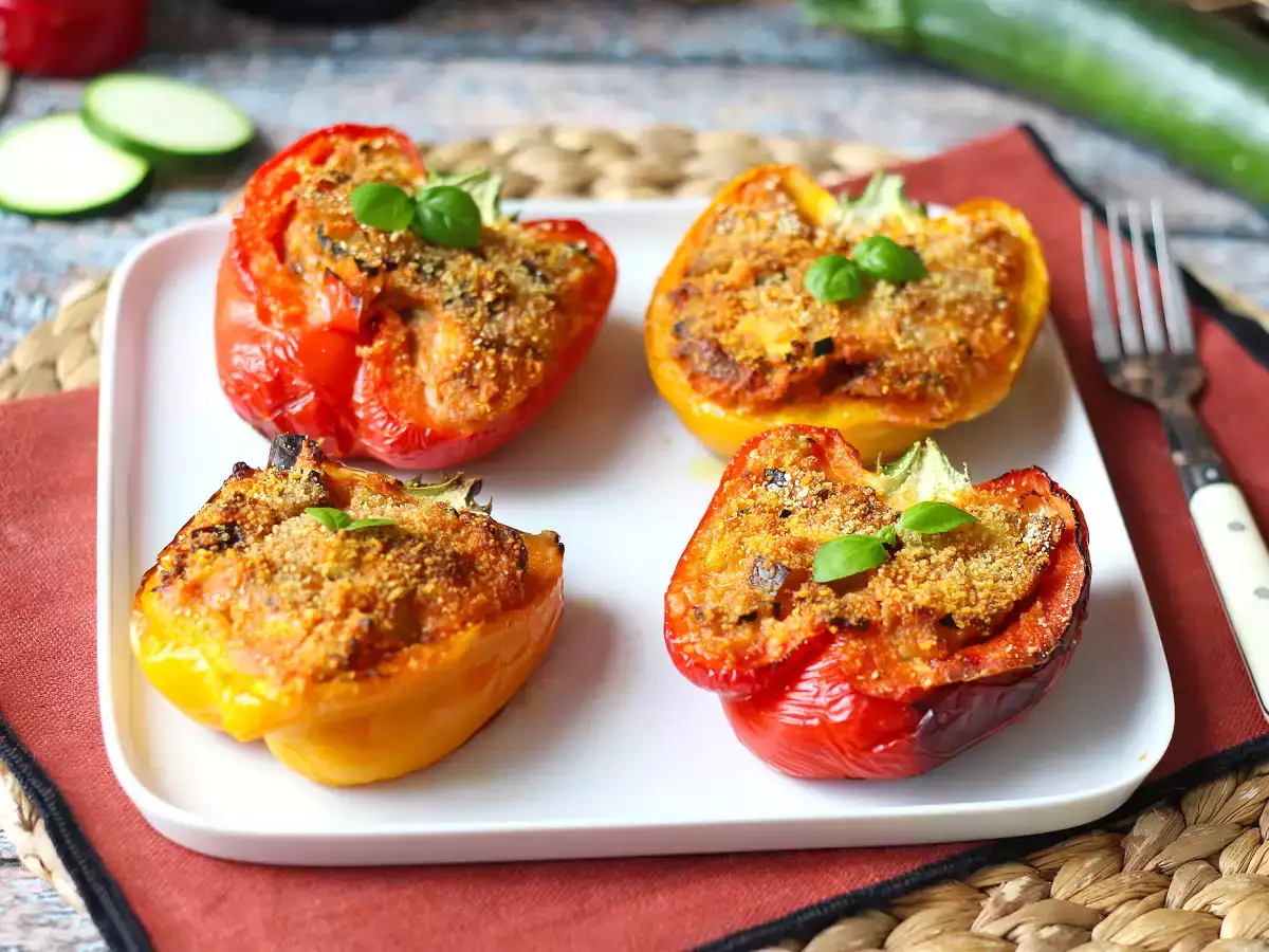 Pimientos rellenos vegetarianos al horno: la receta fácil y sabrosa con verduras y queso mozzarella - foto 3