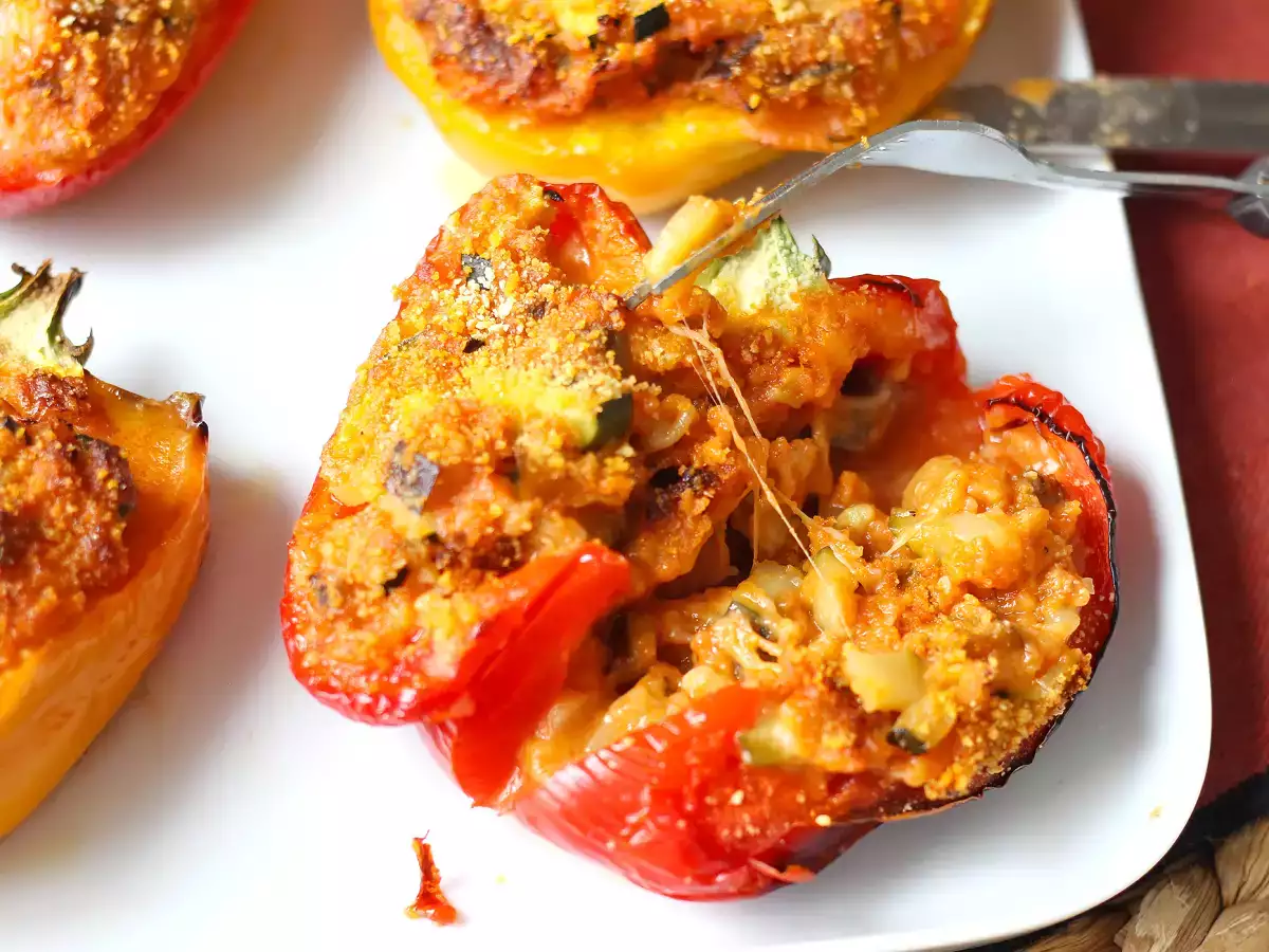 Pimientos rellenos vegetarianos al horno: la receta fácil y sabrosa con verduras y queso mozzarella - foto 4