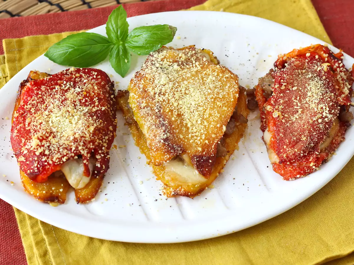 Pimientos rellenos y gratinados en freidora de aire con salchicha fresca y queso - foto 3