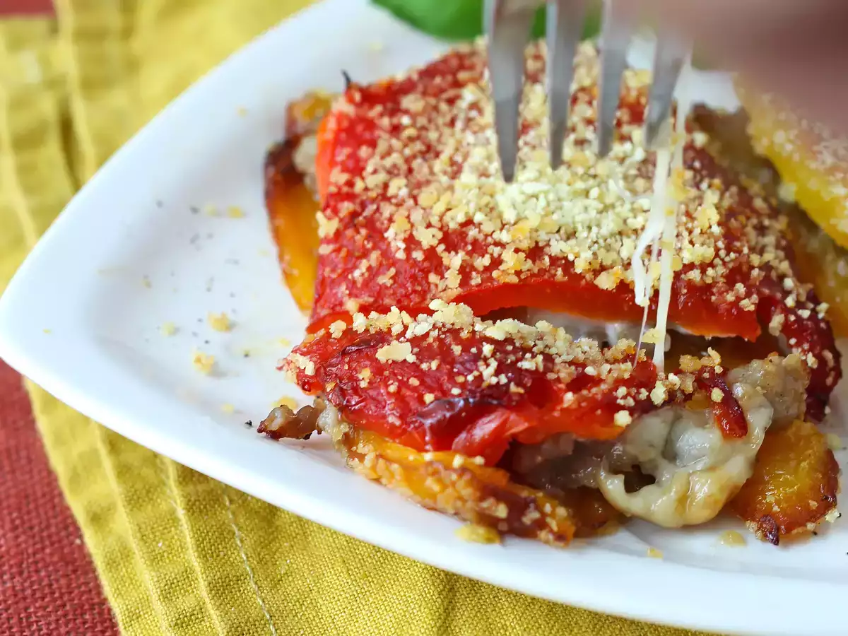 Pimientos rellenos y gratinados en freidora de aire con salchicha fresca y queso - foto 5
