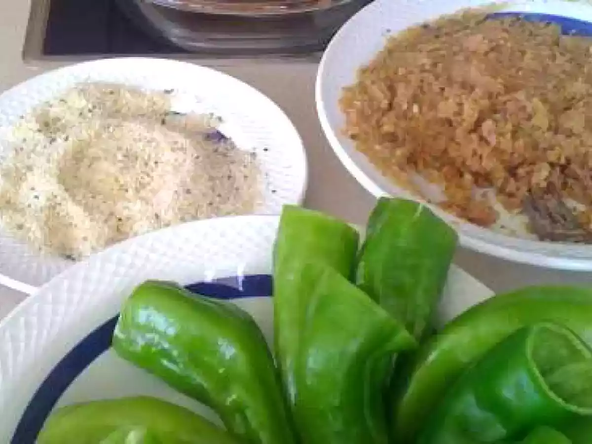 Pimientos verdes rellenos de atún