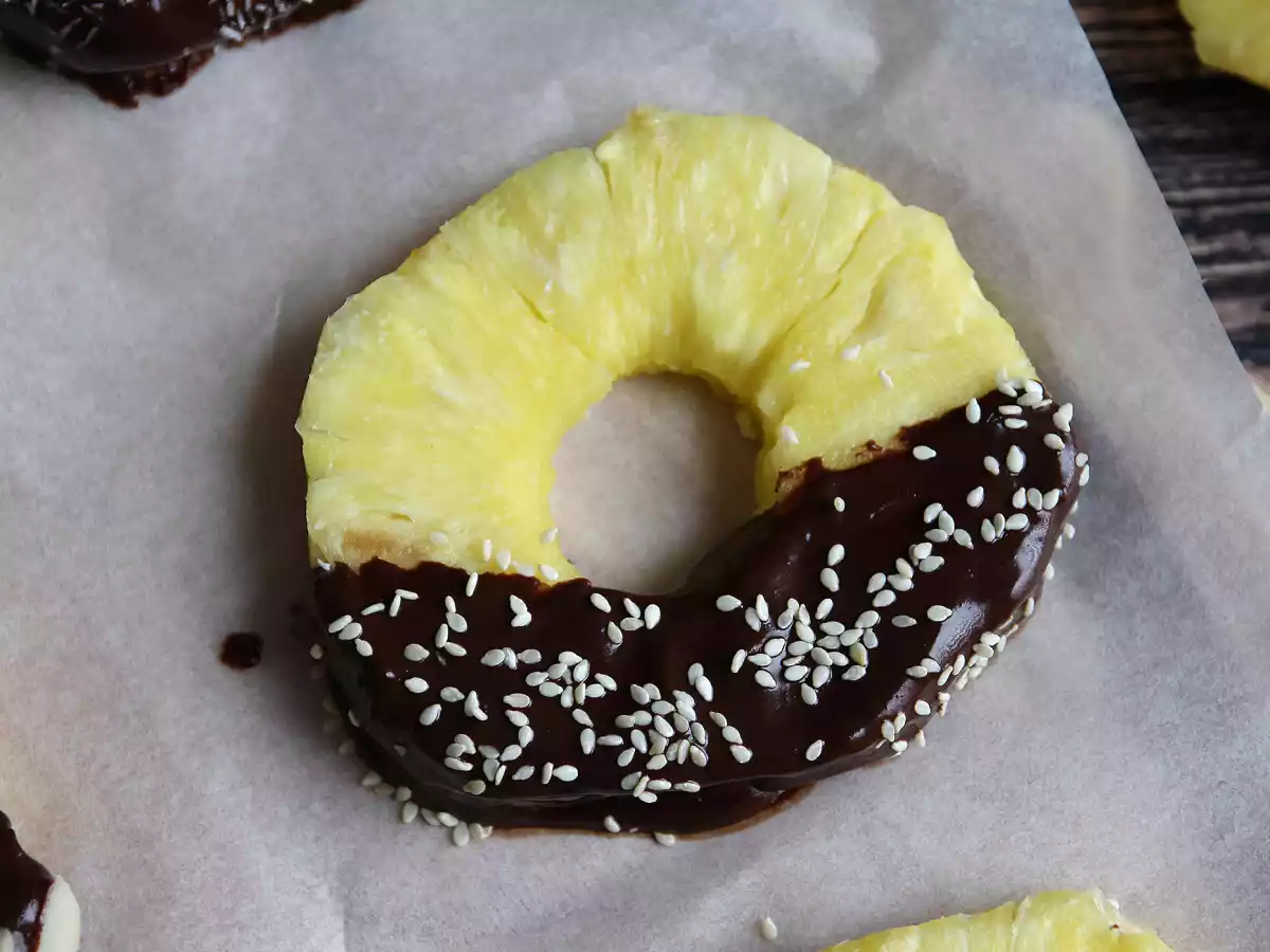 Piña con chocolate: el postre perfecto para hacer con los niños - foto 3