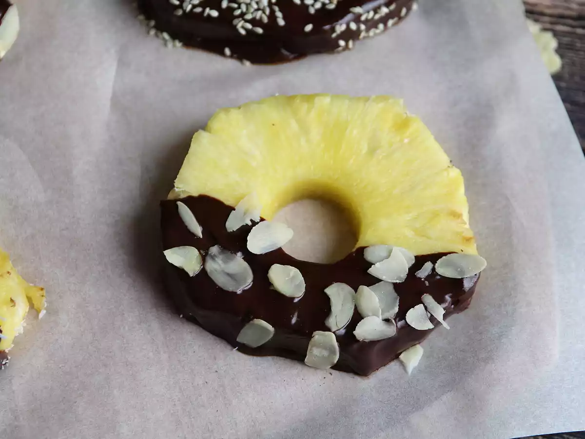 Piña con chocolate: el postre perfecto para hacer con los niños - foto 4