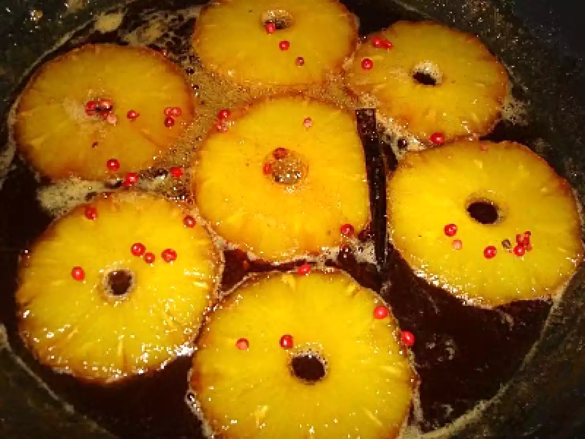 Piña con Pimienta Rosada