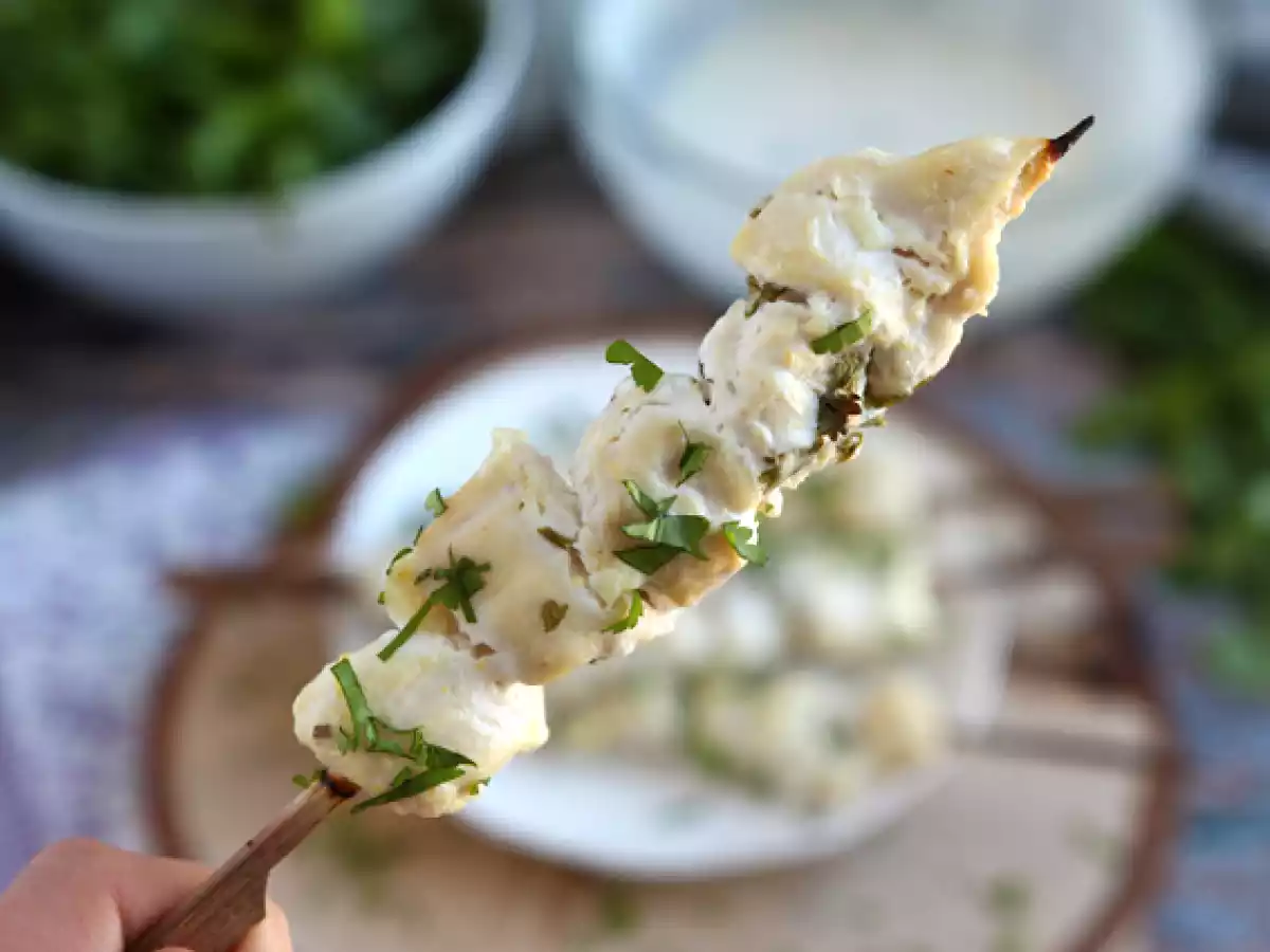 Pinchitos de pollo marinado con salsa de yogur y limón - foto 2