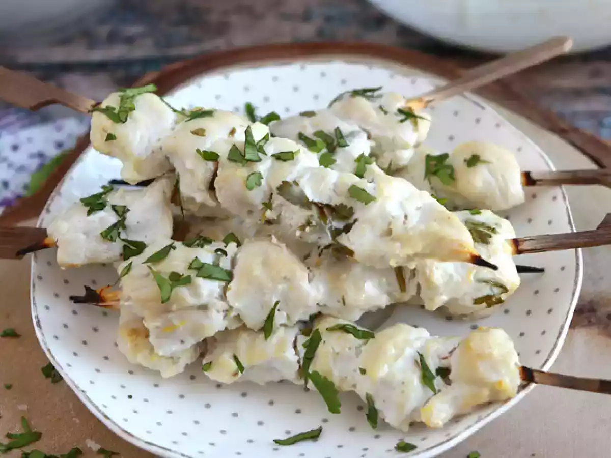 Pinchitos de pollo marinado con salsa de yogur y limón - foto 3