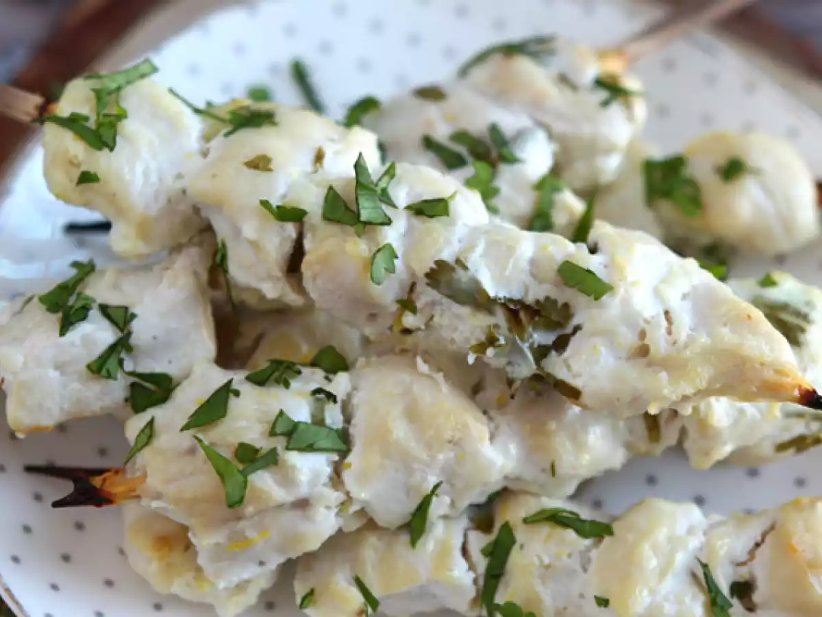 Pinchitos de pollo marinado con salsa de yogur y limón - foto 4
