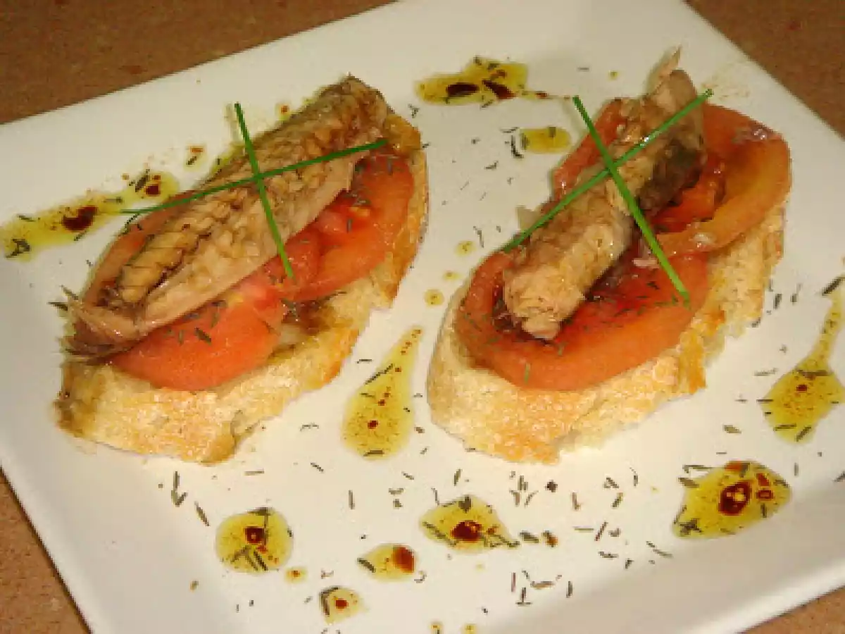 Pincho de caballa con tomate fresco