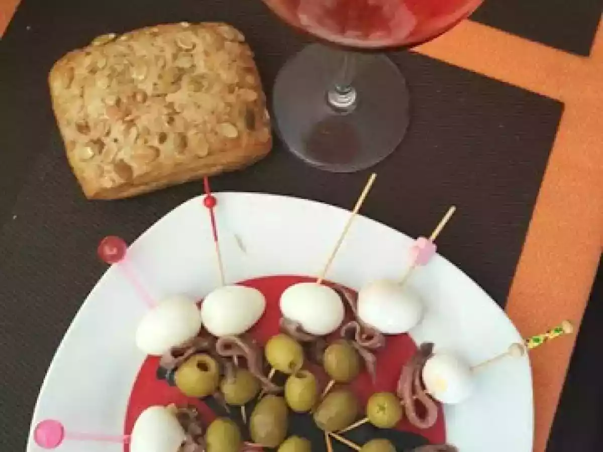 Pincho de huevos de codorniz