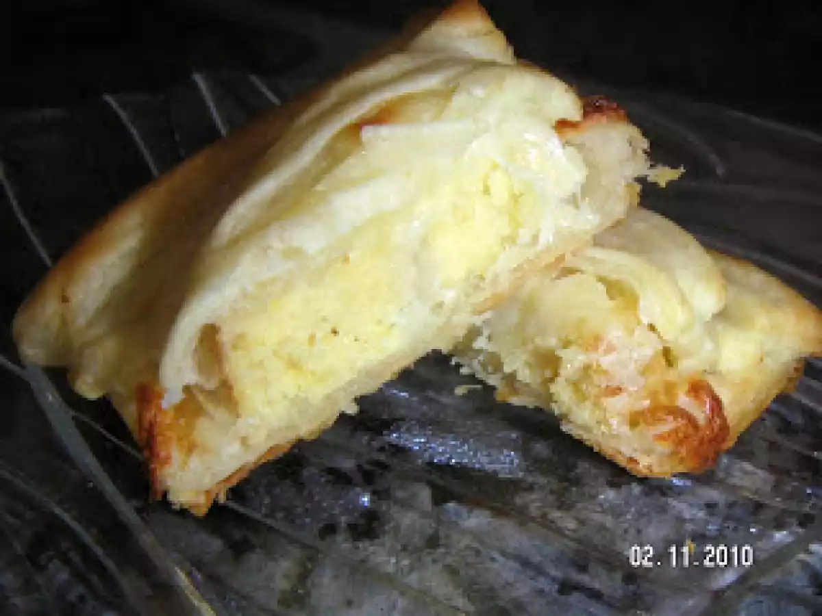 PINCHO DE TORTILLA CON HOJALDRE