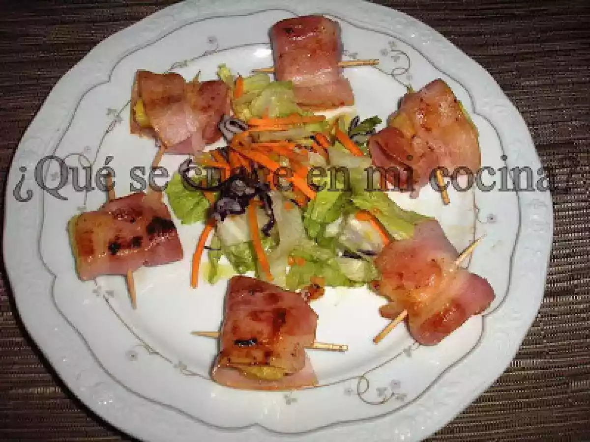 PINCHOS DE PIÑA Y BEICON