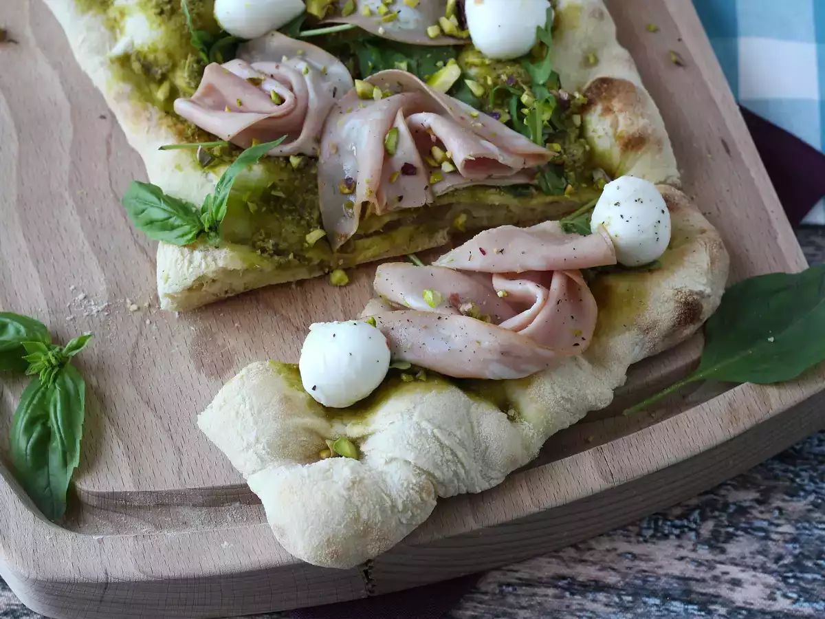 Pinsa con pesto y mortadela, ¡lista en 10 minutos! - foto 4