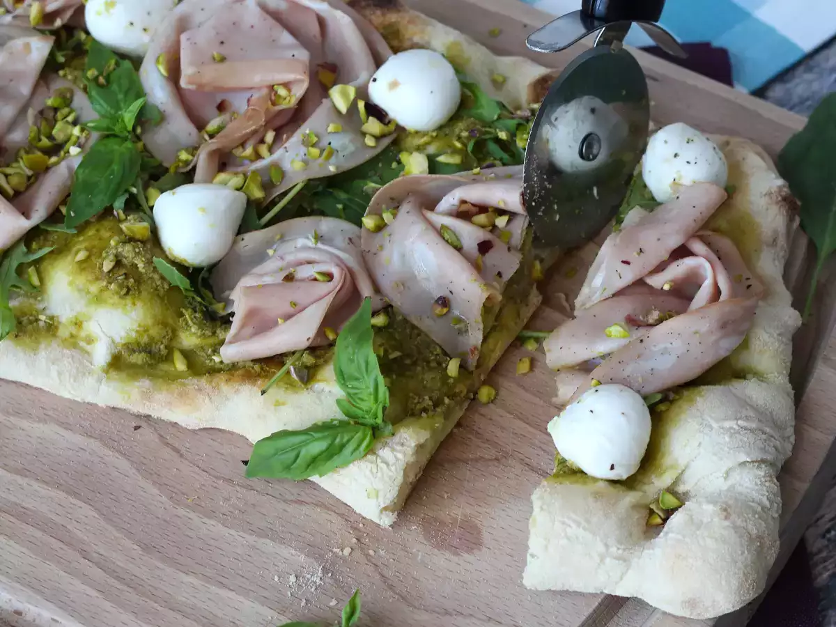 Pinsa con pesto y mortadela, ¡lista en 10 minutos! - foto 6