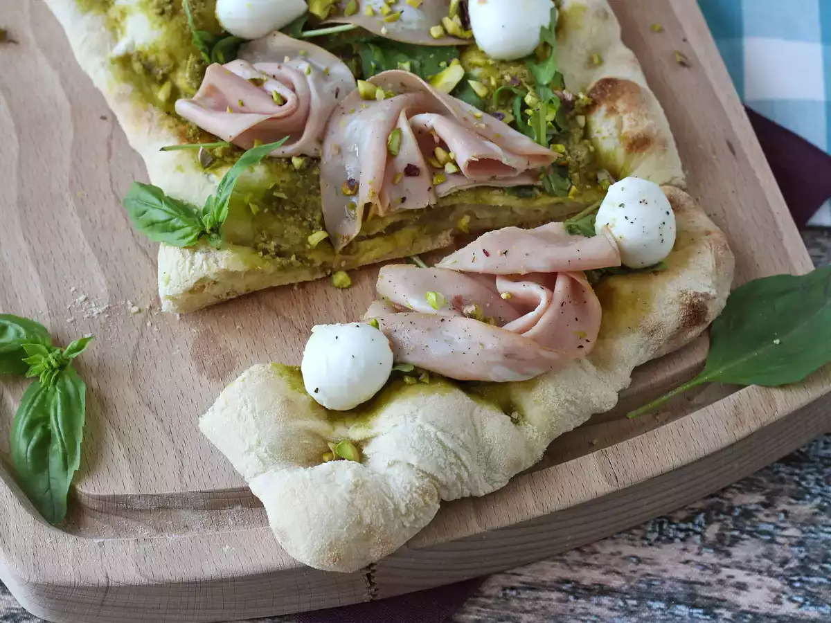 Pinsa con pesto y mortadela, ¡lista en 10 minutos! - foto 4