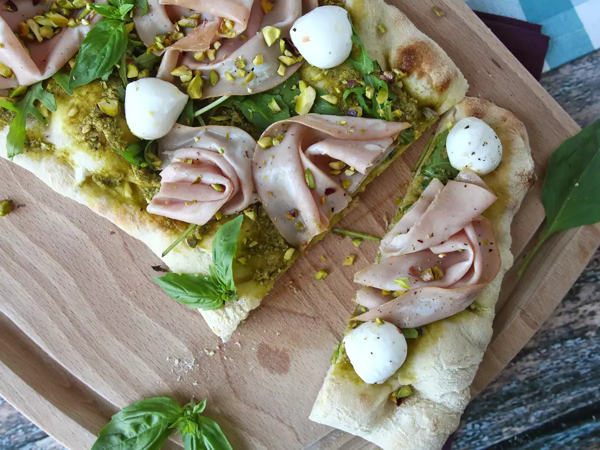 Pinsa con pesto y mortadela, ¡lista en 10 minutos! - foto 7