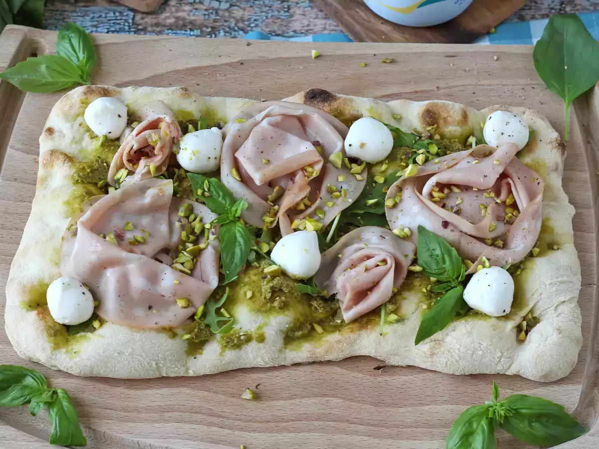 Pinsa con pesto y mortadela, ¡lista en 10 minutos! - foto 5